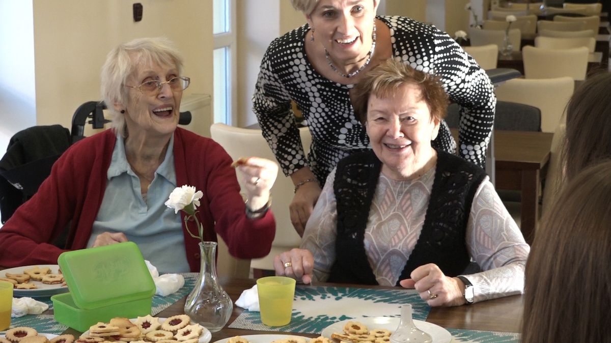 Domovů pro seniory s demencí přibývá, přesto se čeká i rok